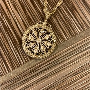 Sterling Silver Necklace w/ Pendant w/ diamonds